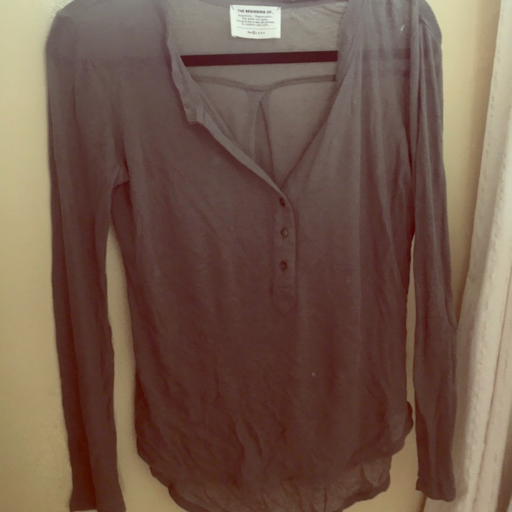 Loose grey ribbed long sleeve lightweight shirt